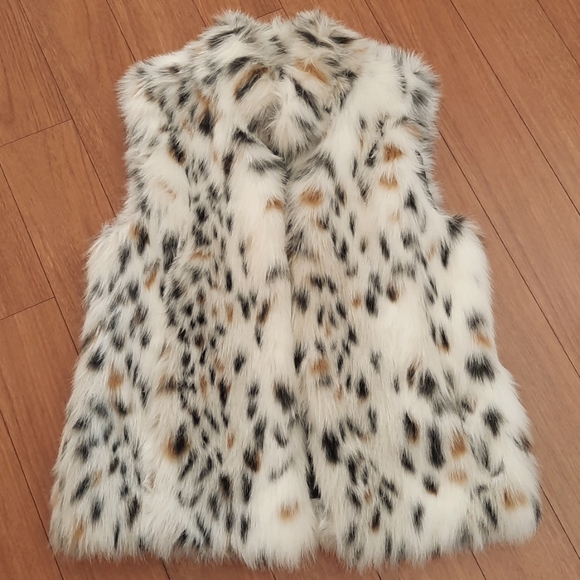 🔥🔥🔥SALE🔥🔥🔥Michael Kors Faux Fur Vest - Picture 1 of 6